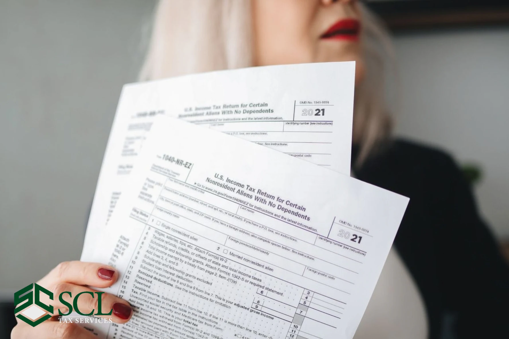 tax professional discussing business tax services in Bronx, NY 10470