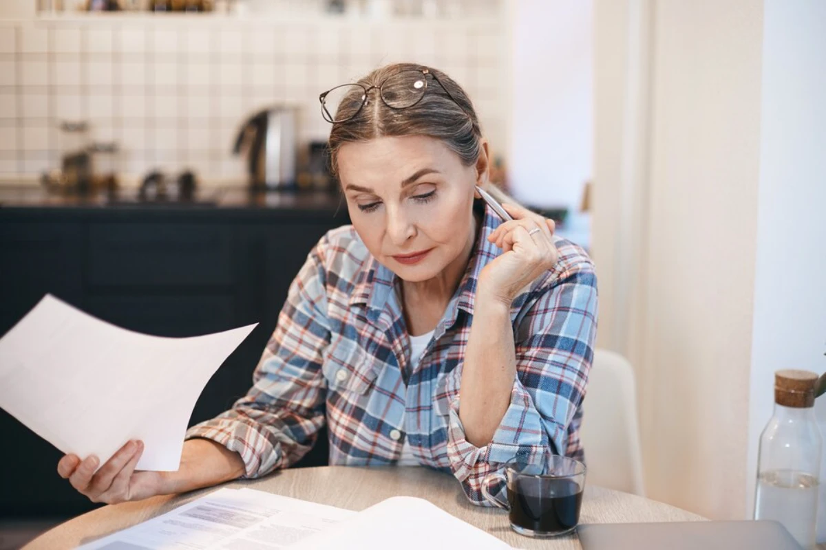 expressive-senior-female-posing-indoor